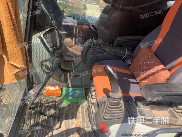 驾驶室整体（整机外观）