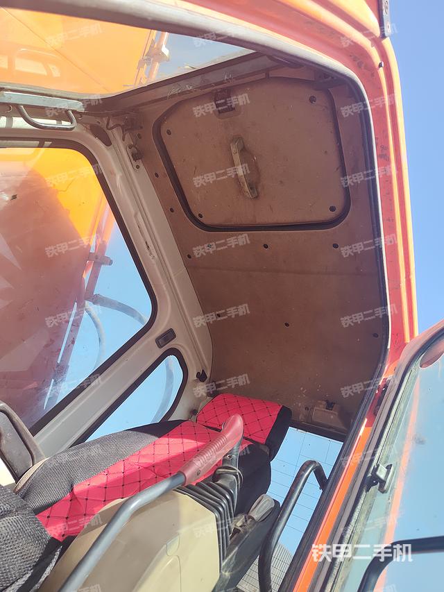 驾驶室顶部（整机外观）