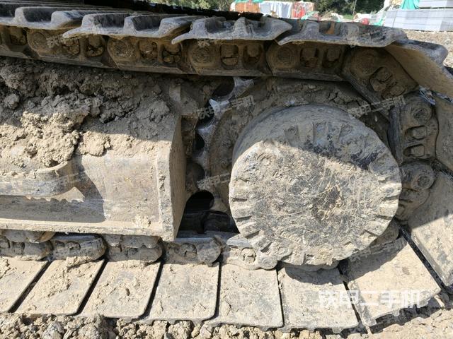 右驅(qū)動輪（行走機(jī)構(gòu)）