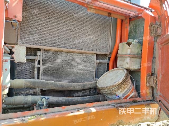 散熱器正面(大件艙室) 散熱器正面(大件艙室)