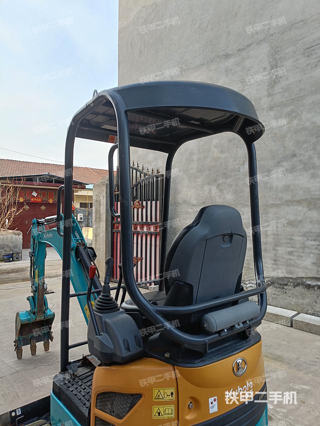 驾驶室顶部（整机外观）