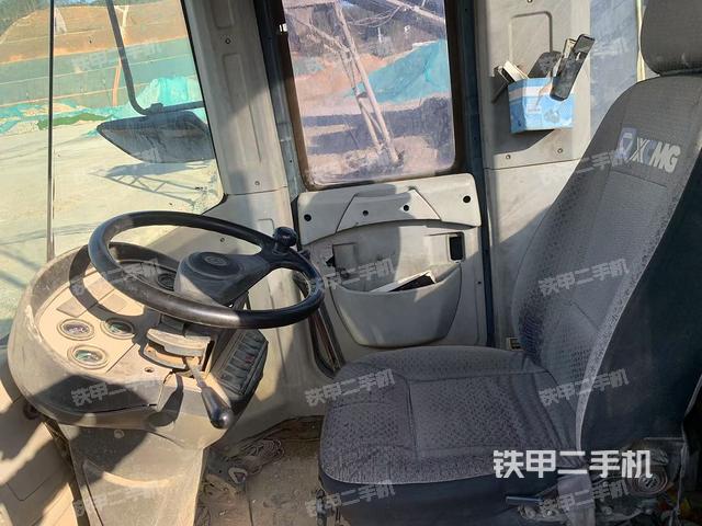 駕駛室工作臺(tái)（整機(jī)外觀及大件）