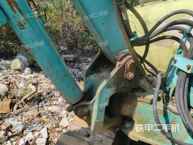 大臂根部?斜（工作和回轉(zhuǎn)裝置）