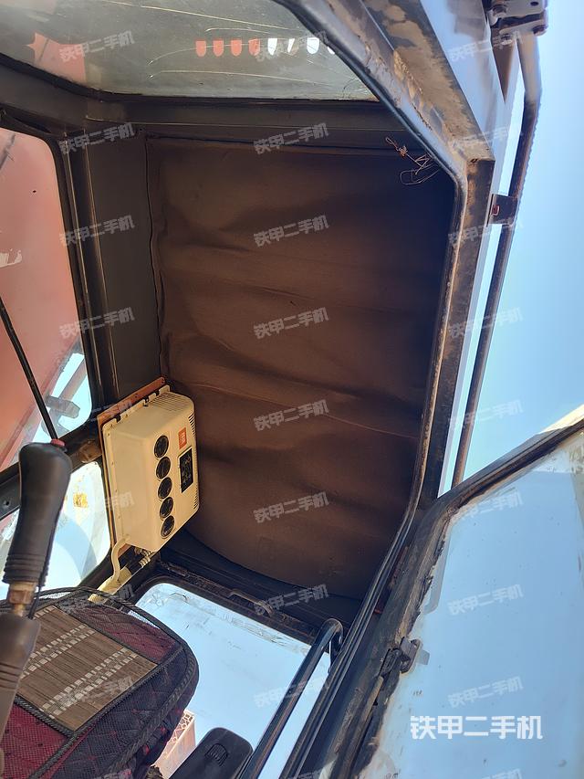 驾驶室顶部（整机外观）