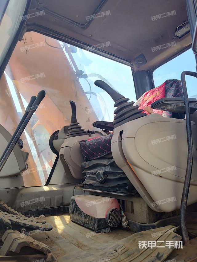 駕駛室整體（整機(jī)外觀）