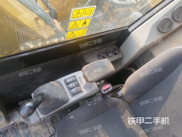 座椅右側(cè)控制臺/鑰匙門/油門/含右手柄(駕駛室部分) 座椅右側(cè)控制臺/鑰匙門/油門/含右手柄(駕駛室部分)