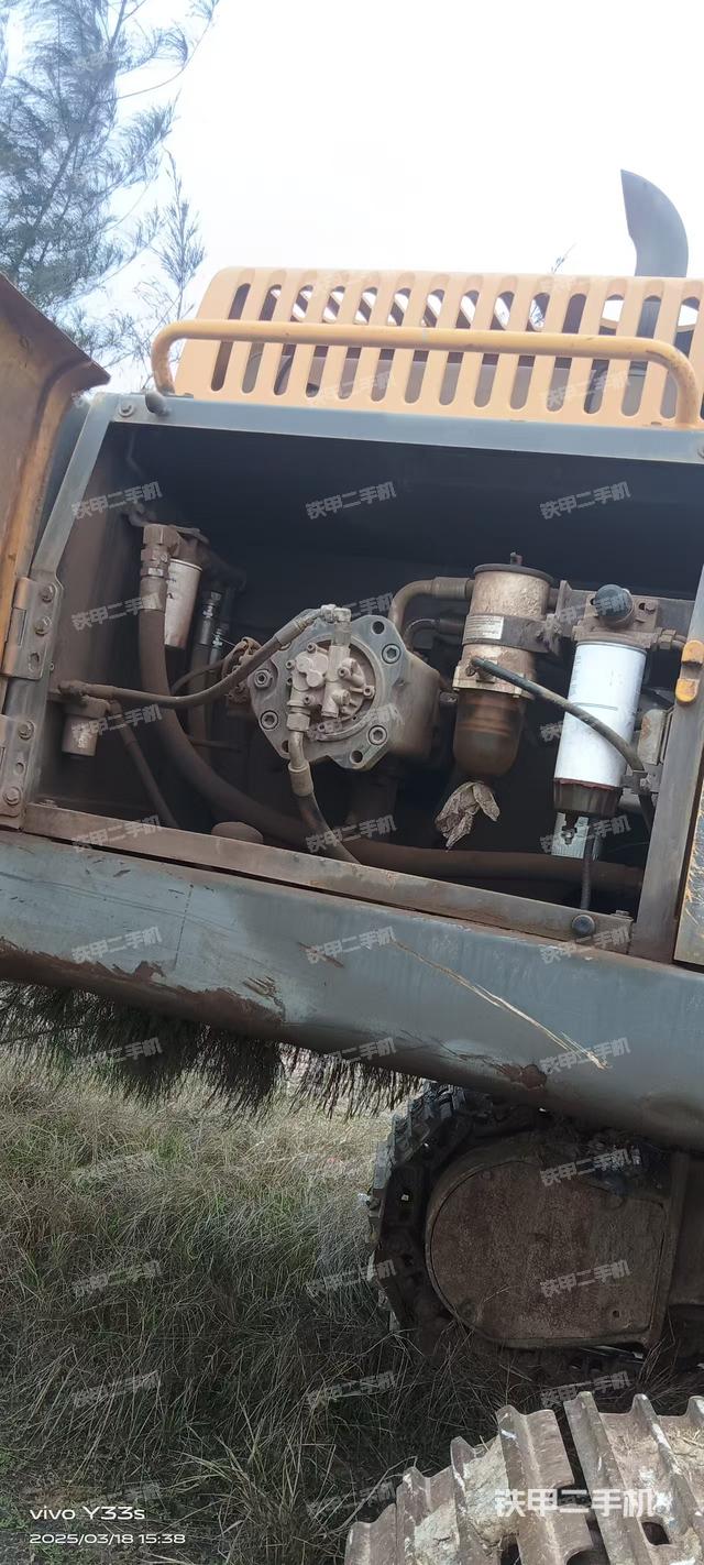 液壓泵艙室正面整體(整機外觀) 液壓泵艙室正面整體(整機外觀)