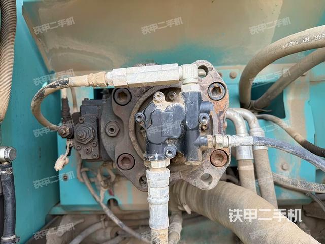 液壓泵斜45?右（大件艙室）