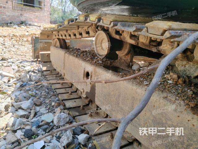 右驅(qū)動輪（行走機構(gòu)）