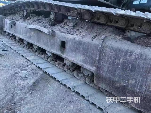 單側(cè)履帶整體(整機(jī)外觀) 單側(cè)履帶整體(整機(jī)外觀)