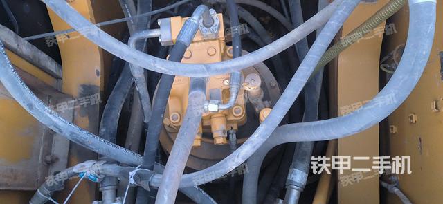 回转马达和主控阀（整机外观）