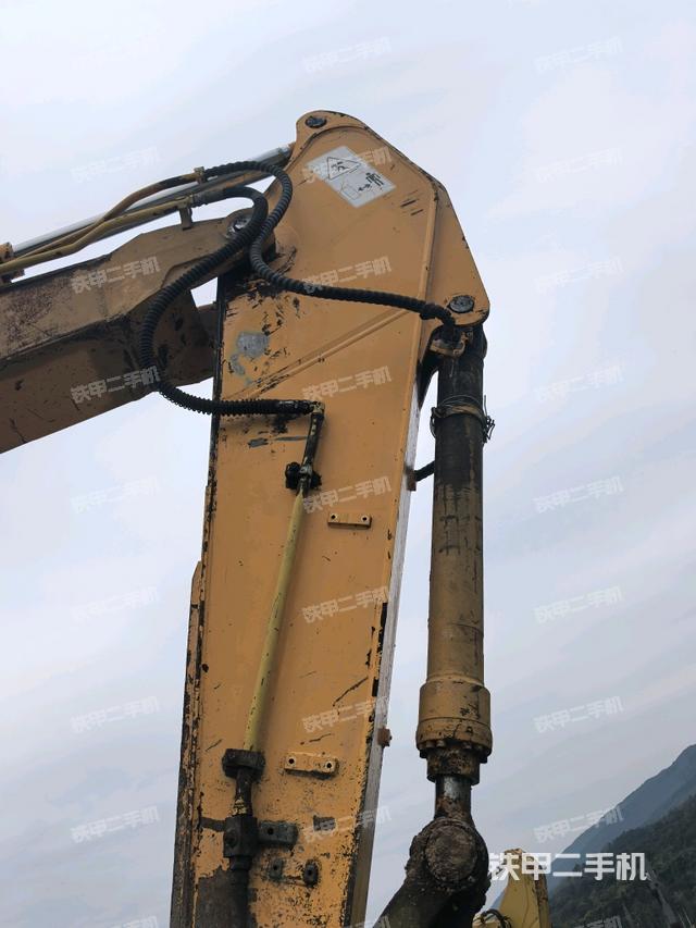 小臂整體左后（工作和回轉裝置）