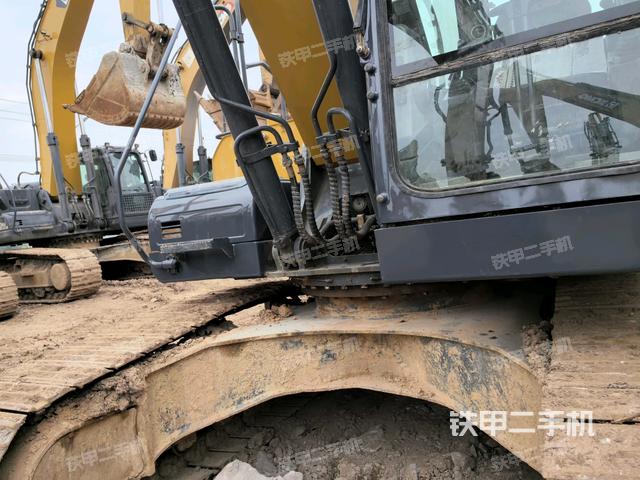 大臂油缸整體?豎拍(工作和回轉(zhuǎn)裝置) 大臂油缸整體?豎拍(工作和回轉(zhuǎn)裝置)