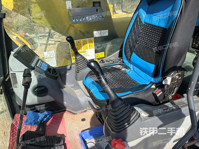 驾驶室整体（整机外观）