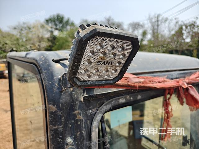 驾驶室顶部（整机外观）