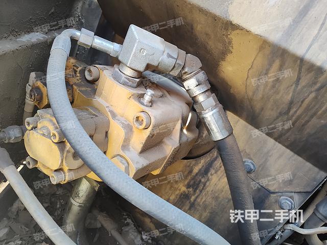 液壓泵艙室正面整體(整機(jī)外觀) 液壓泵艙室正面整體(整機(jī)外觀)