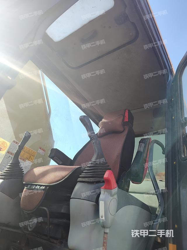 驾驶室顶部（整机外观）