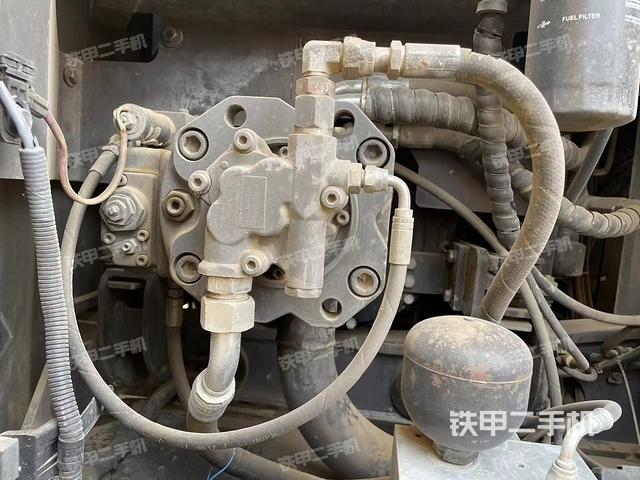 液壓泵艙室正面整體（整機(jī)外觀）