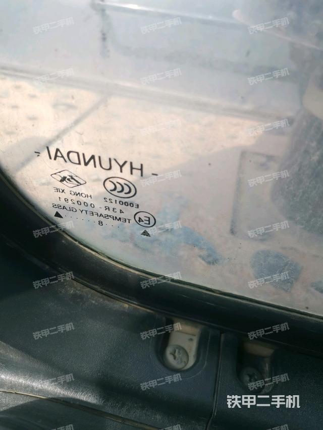 后窗玻璃角標（駕駛室部分）