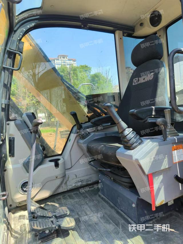 駕駛室整體（整機外觀）