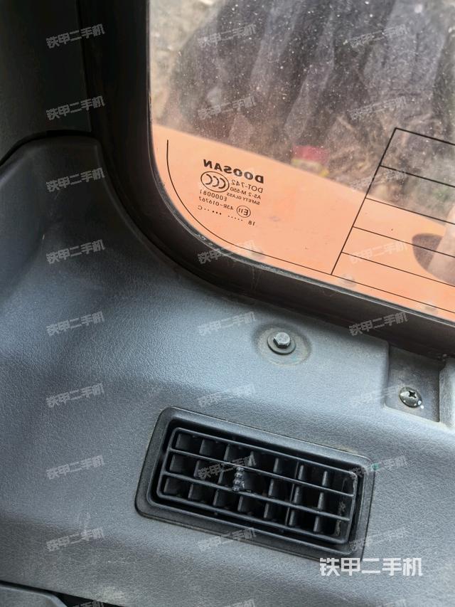 后窗玻璃角标（驾驶室部分）