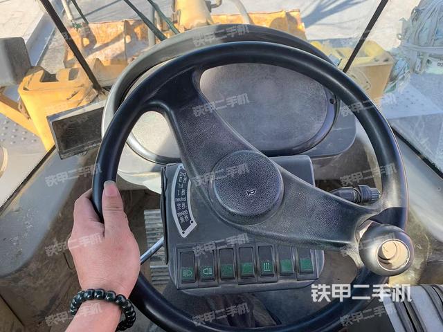 駕駛室操作臺(tái)（整機(jī)外觀及大件）