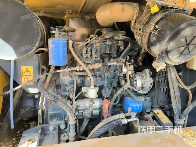 回轉馬達和主控閥（整機外觀）