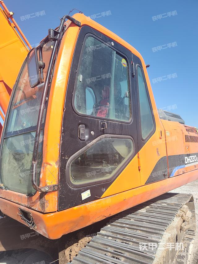 驾驶室整体（整机外观）