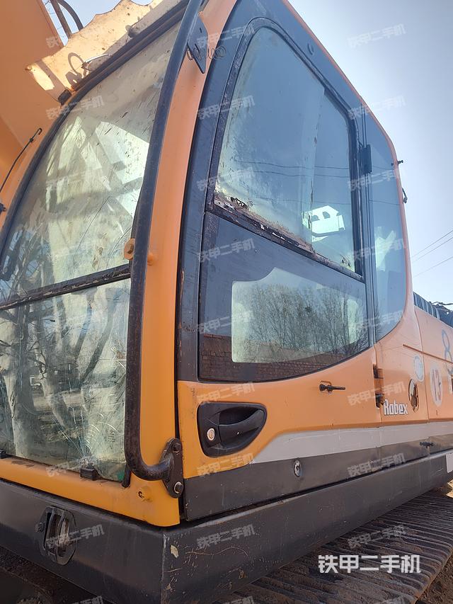 駕駛室整體（整機外觀）