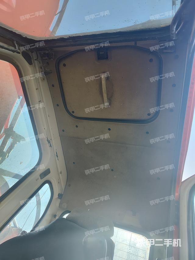 驾驶室顶部（整机外观）