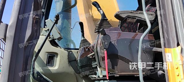 駕駛室整體(整機外觀) 駕駛室整體(整機外觀)