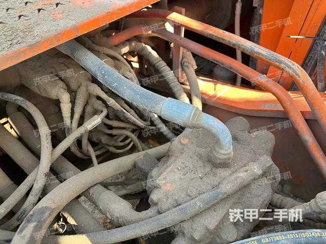 回转马达和主控阀（整机外观）