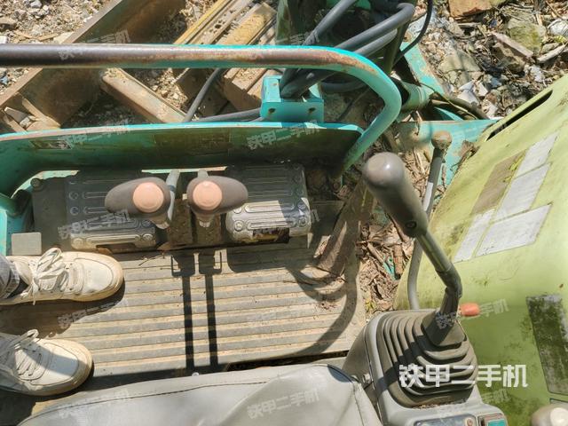 座椅左側(cè)控制臺/音響/含左手柄（駕駛室部分）