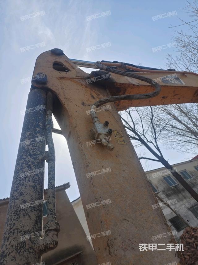 小臂整体左后(工作和回转装置) 小臂整体左后(工作和回转装置)