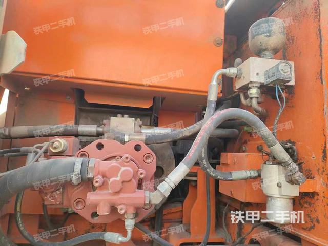 液壓泵艙室正面整體(整機(jī)外觀) 液壓泵艙室正面整體(整機(jī)外觀)