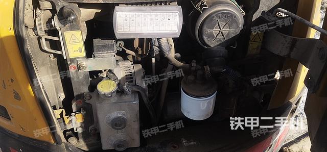 回轉(zhuǎn)馬達(dá)和主控閥（整機(jī)外觀）