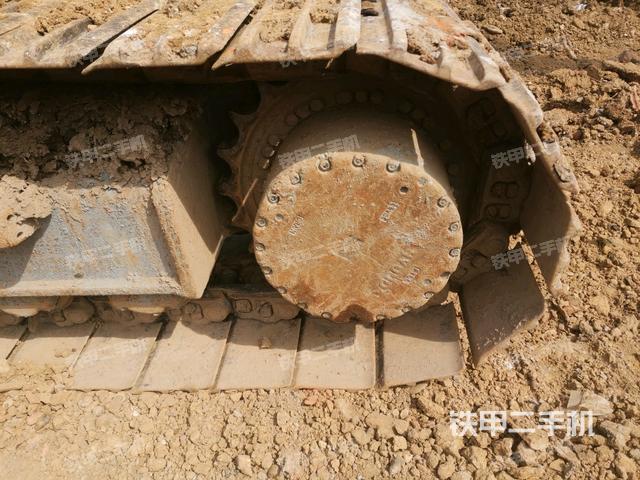 右驅(qū)動輪（行走機構(gòu)）