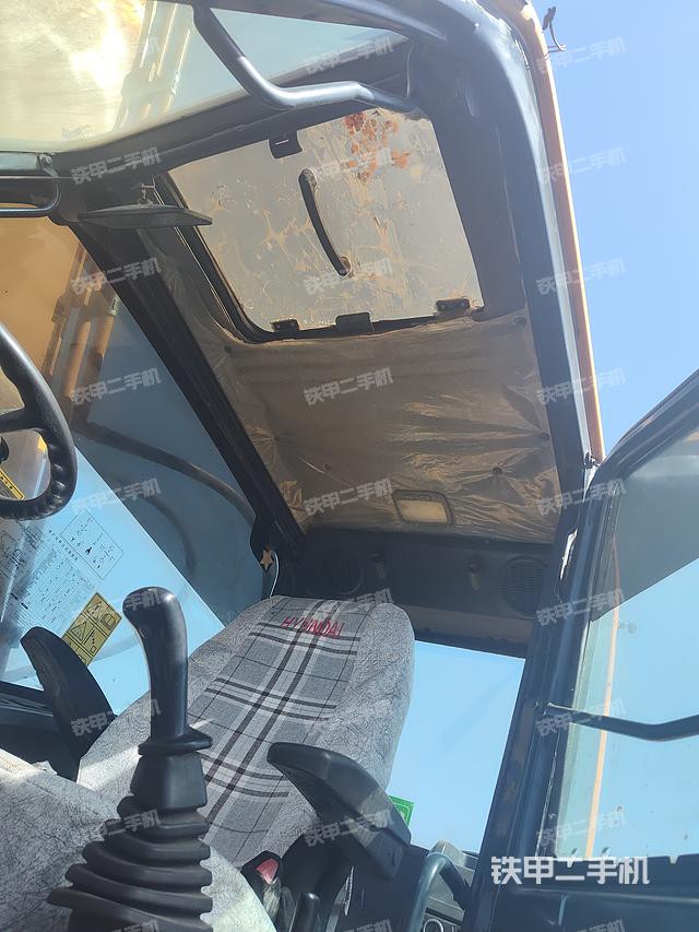 驾驶室顶部（整机外观）