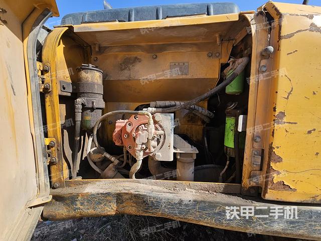 液壓泵艙室正面整體（整機(jī)外觀）