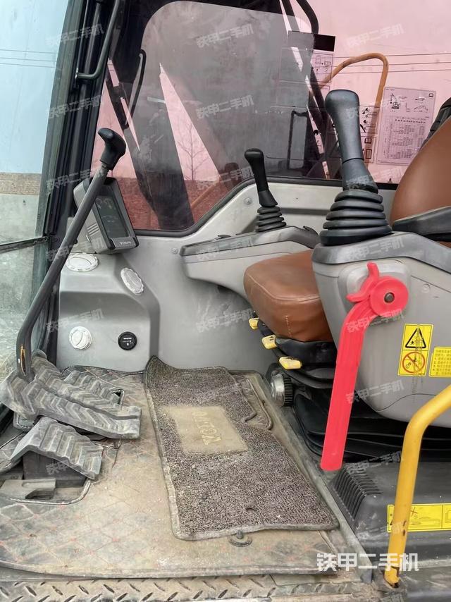 駕駛室整體（整機(jī)外觀）