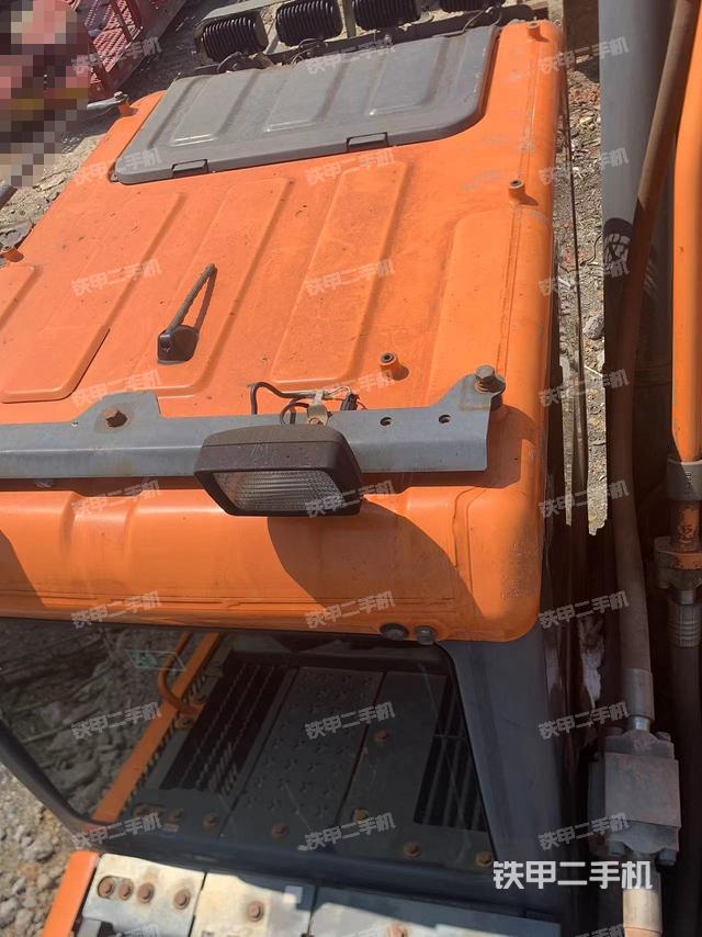 驾驶室顶部（整机外观）