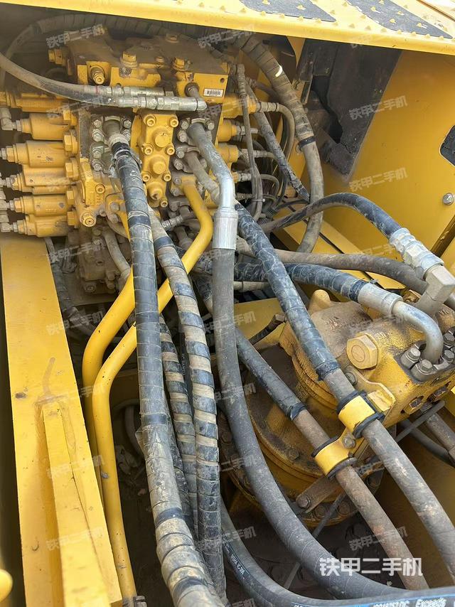 回转马达和主控阀（整机外观）