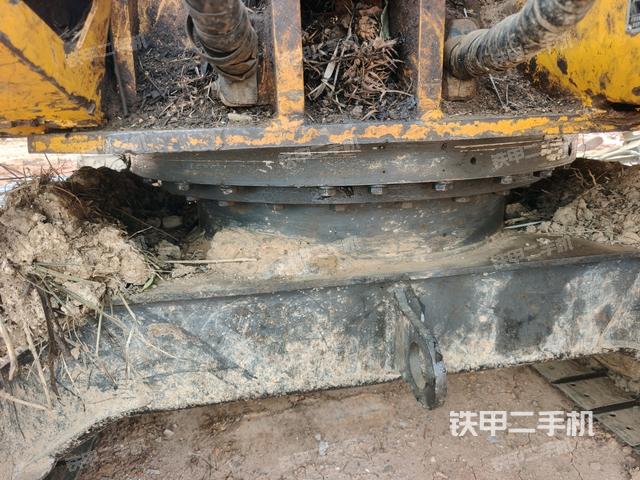轉(zhuǎn)盤和下車架正前(工作和回轉(zhuǎn)裝置) 轉(zhuǎn)盤和下車架正前(工作和回轉(zhuǎn)裝置)