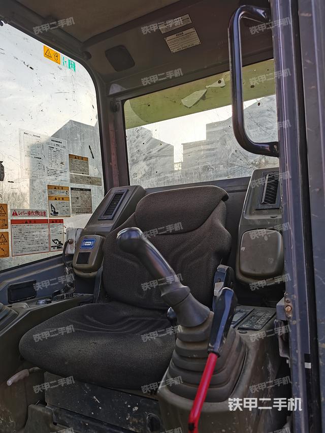 驾驶室整体（整机外观）