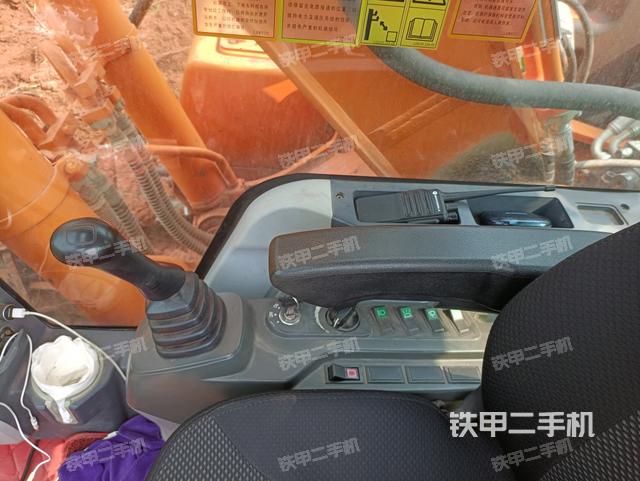 座椅右側(cè)控制臺(tái)/鑰匙門/油門/含右手柄(駕駛室部分) 座椅右側(cè)控制臺(tái)/鑰匙門/油門/含右手柄(駕駛室部分)