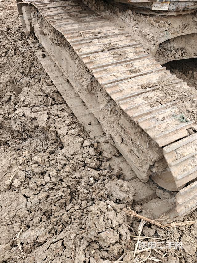 右側(cè)履帶整體(行走機(jī)構(gòu)) 右側(cè)履帶整體(行走機(jī)構(gòu))