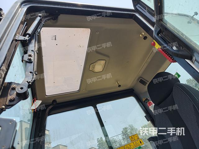 驾驶室整体（整机外观）