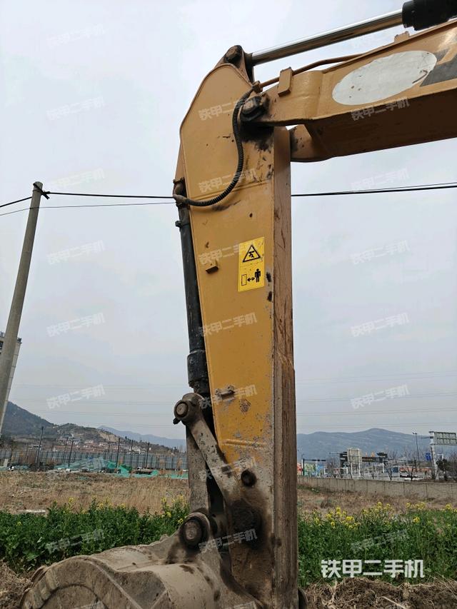 小臂整體左后(工作和回轉(zhuǎn)裝置) 小臂整體左后(工作和回轉(zhuǎn)裝置)