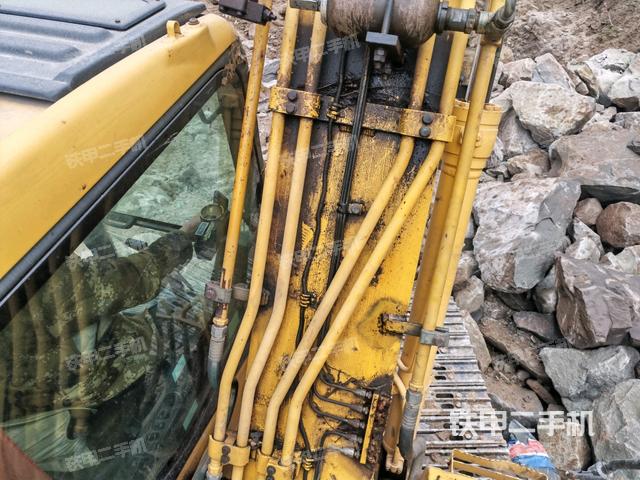 大臂背部俯視(工作和回轉(zhuǎn)裝置) 大臂背部俯視(工作和回轉(zhuǎn)裝置)