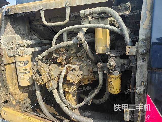 液壓泵艙室正面整體(整機(jī)外觀) 液壓泵艙室正面整體(整機(jī)外觀)